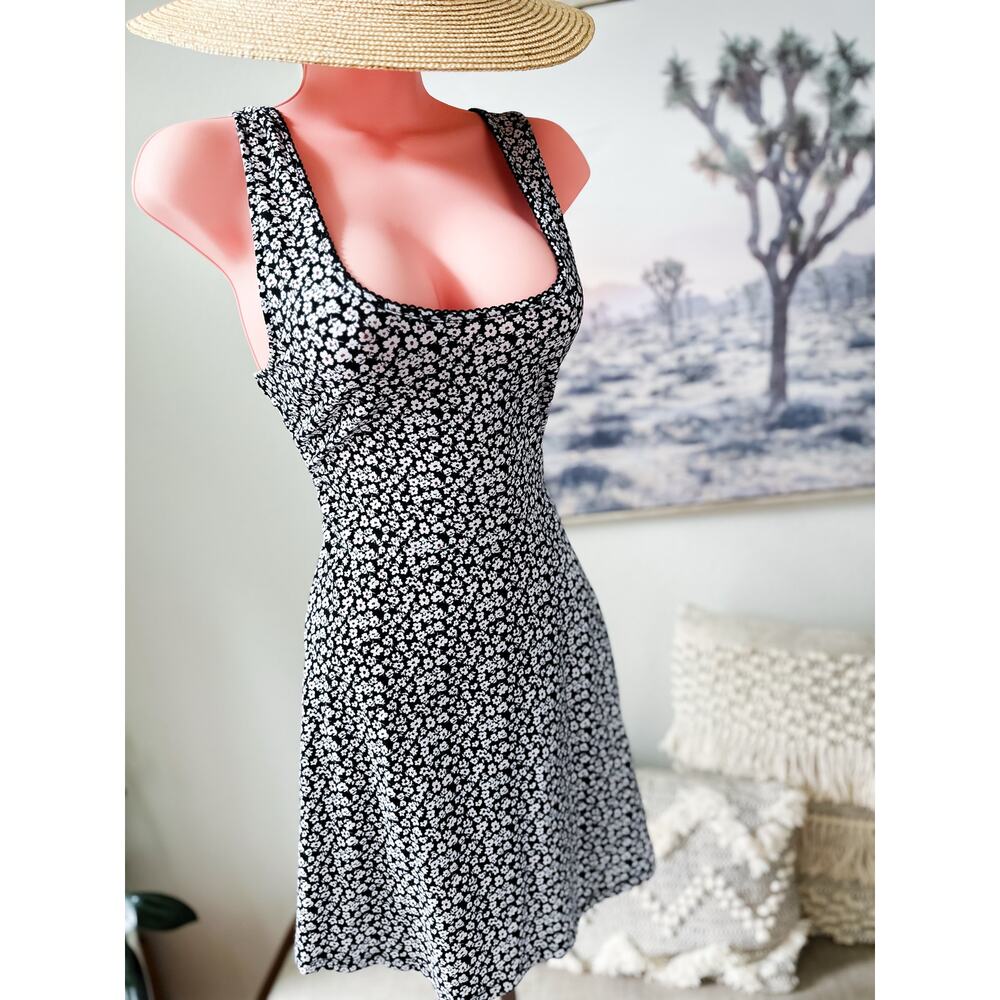 Amongst the Daisies ditsy floral print fit + flare skater mini dress - Picture 2 of 5